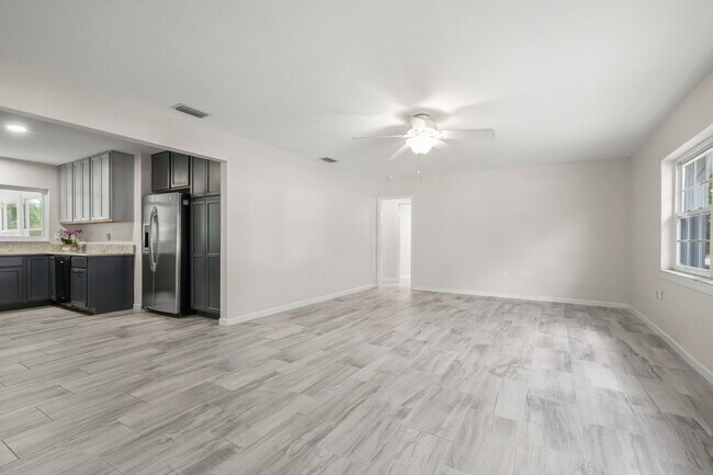 Building Photo - 693 Orange Blossom Dr