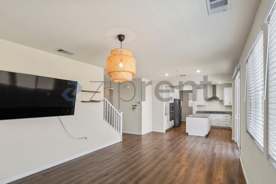 Building Photo - Unit