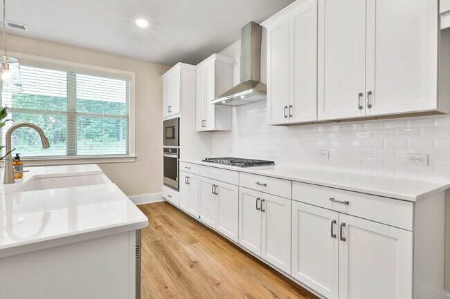 Building Photo - 335 Caledonia Ct