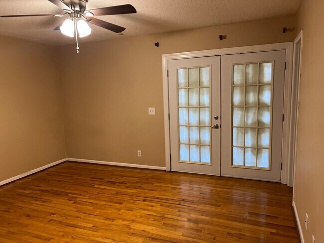 Building Photo - 110 Laurel Cir