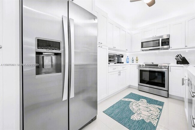 Building Photo - 3675 N Country Club Dr