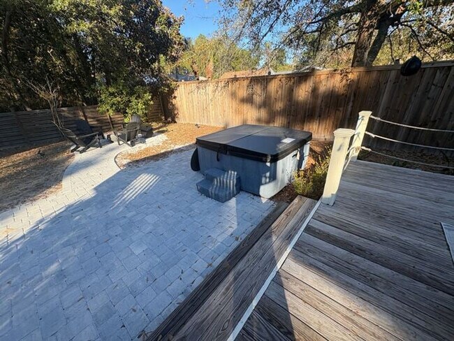 Building Photo - 106 Georgie St