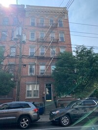 Building Photo - 818 Willow Ave