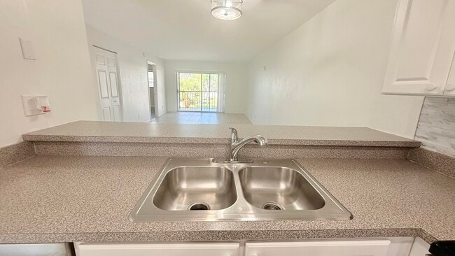 Building Photo - 905 Southridge Rd