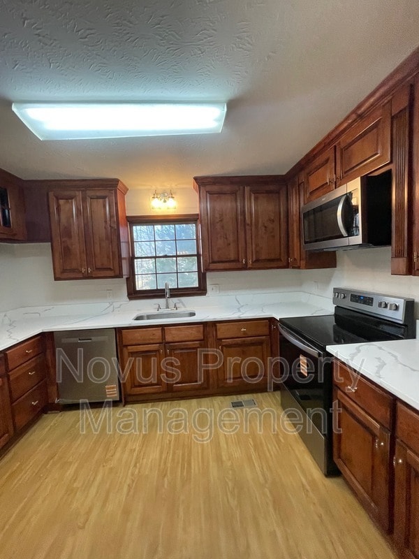 Building Photo - 121 Chipley Creek Dr