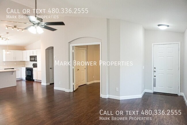 Building Photo - 1136 E Christopher St