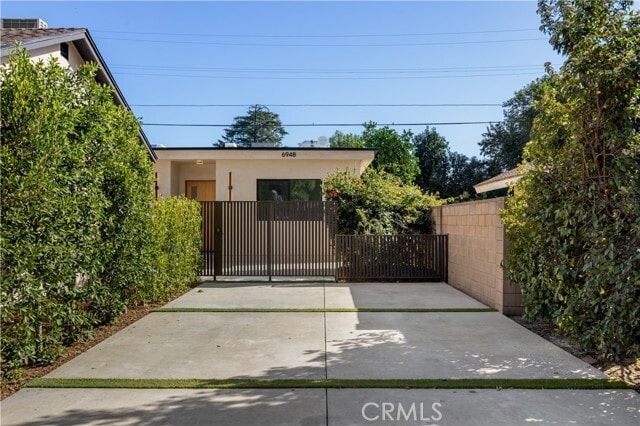 Building Photo - 6948 Amestoy Ave