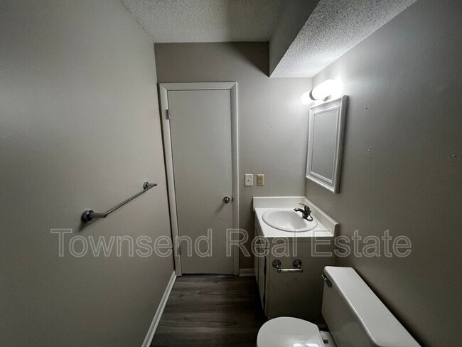 Building Photo - 5874 Century Oaks Dr