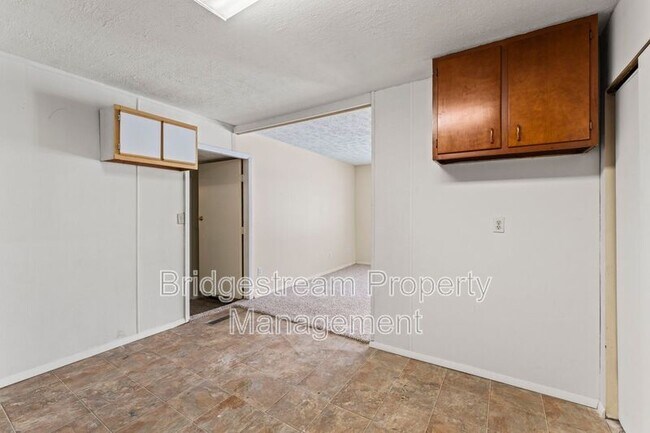 Building Photo - 230 Pat Ln