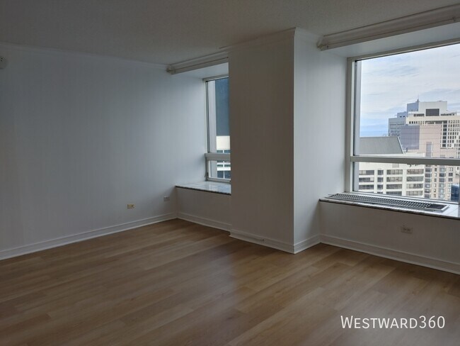 Building Photo - 512 N McClurg-#4902