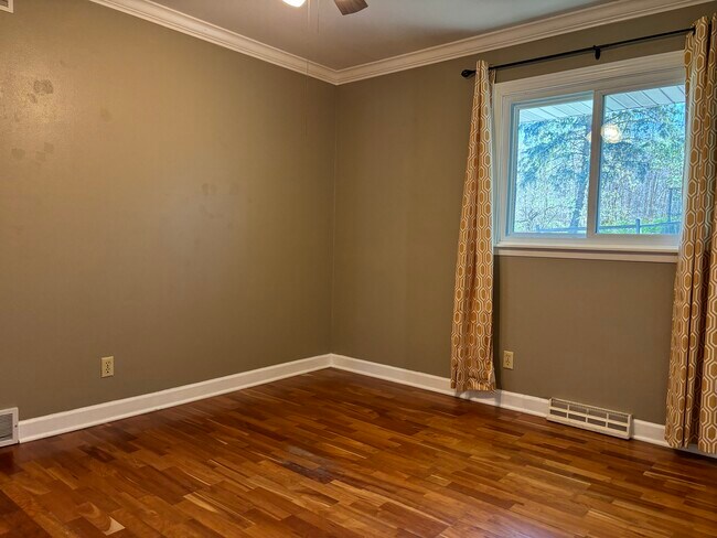 Building Photo - 2421 White Oak Trail