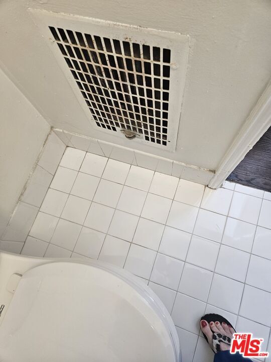 Building Photo - 8561 Holloway Dr