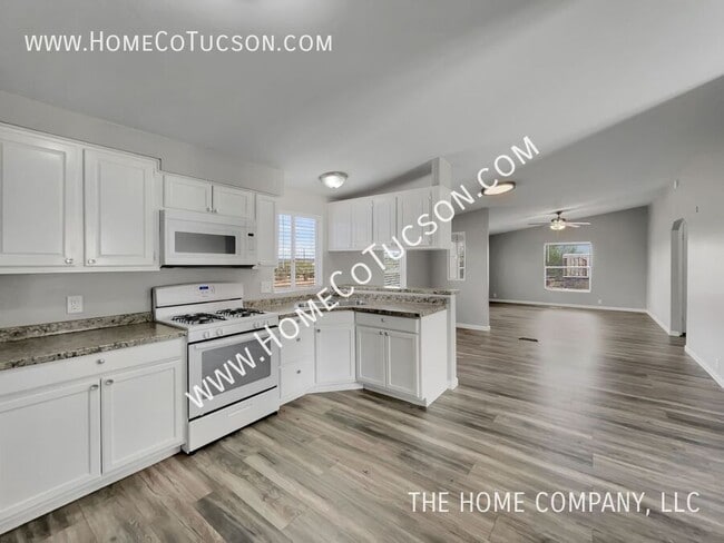 Building Photo - 9410 S Van Dr
