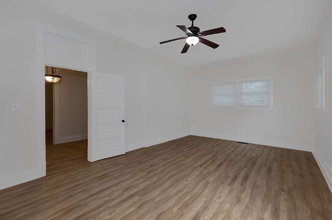 Building Photo - Stunning Renovated 4-Bedroom Home in Lakebottom with Screened Porch & Prime Location Near Fort Mo...