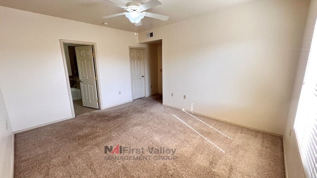 Building Photo - 3 Bedrooms, 2 Baths and a Single Car Garage