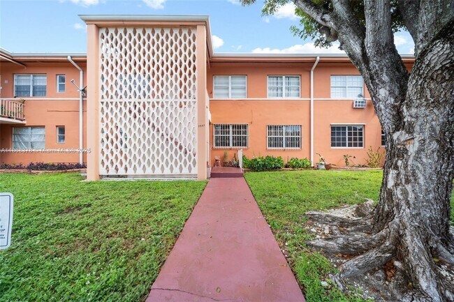 Building Photo - 3551 SW 10th St