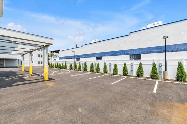 Building Photo - 22 Sagamore Hill Dr