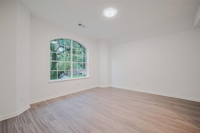 Building Photo - 2118 Westover Park Cir