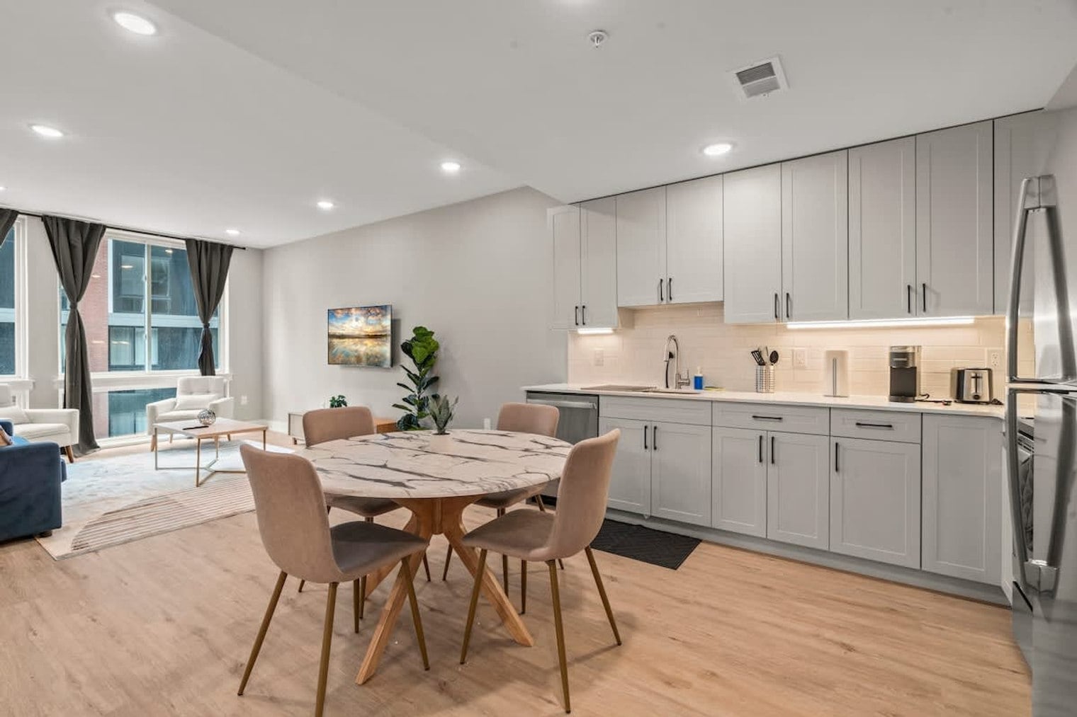 Building Photo - 916 N Delaware Ave