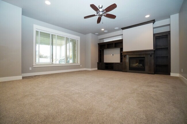 Building Photo - 2303 E Fratello St