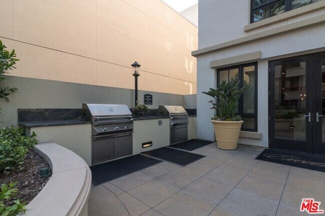 Building Photo - 376 Caruso Ave