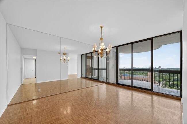 Building Photo - 5001 Woodway Dr