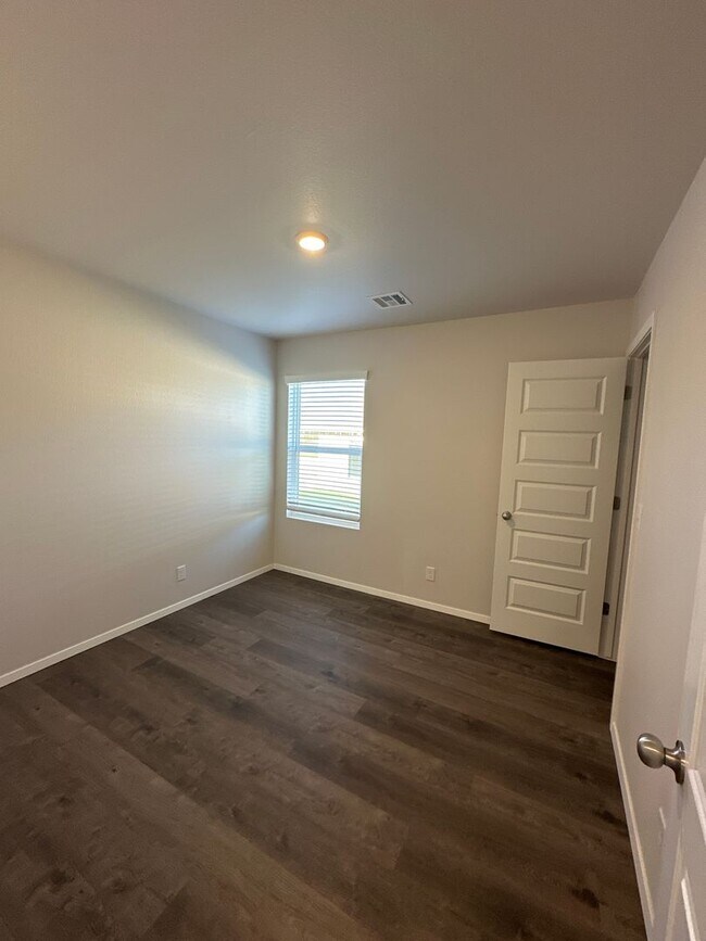 Building Photo - Now Pre-Leasing! Charming 4-Bedroom, 2-Bath Home in Broken Arrow