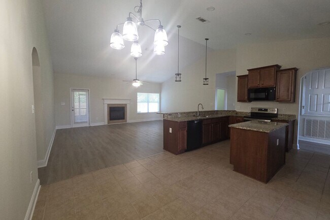Building Photo - Spacious 4-Bedroom Rental in Daphne School...