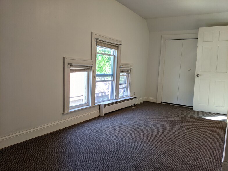 Bedroom - 2509 Pleasant Ave