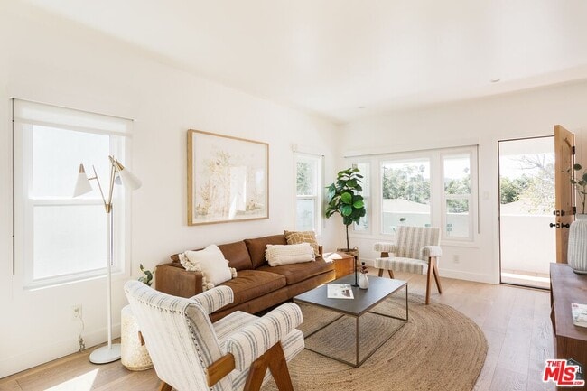 Building Photo - 5847 1/2 Ernest Ave