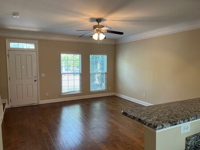 Building Photo - 3 bedroom/2.5 Bathroom Sugar Valley Townhome