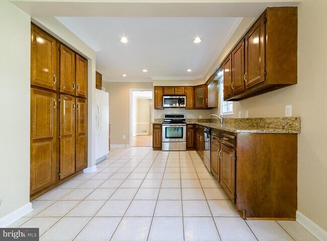 Building Photo - 3909 Bentwood Ct