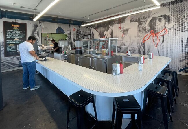 Building Photo - 1534 Center St