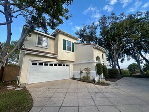Building Photo - 3 Bedroom(plus loft), 2.5 Bath Home with S...