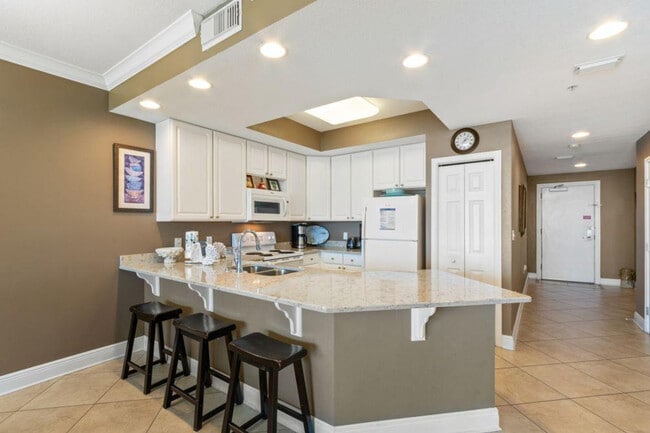 Building Photo - 365 E Beach Blvd