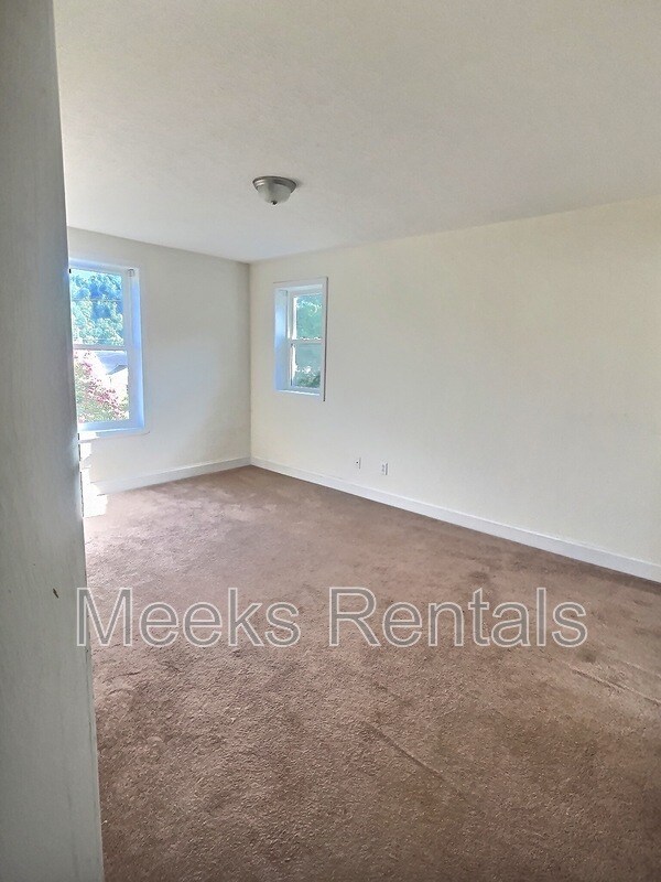 Building Photo - 414 W 9th Ave