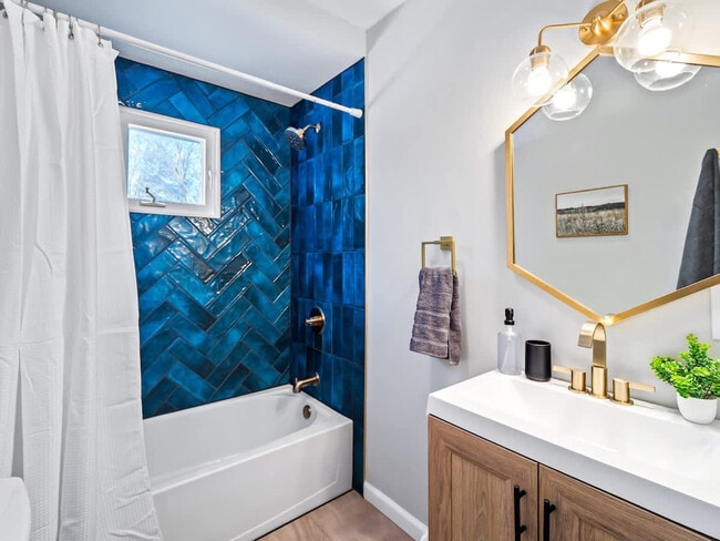 Building Photo - 670 Treeside Dr