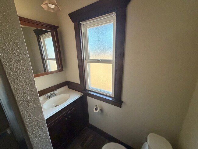Building Photo - ? RENT SPECIAL — HALF OFF FIRST MONTH’S RENT ? Beautiful 2 bedroom in Lakewood WA - Apply Today!