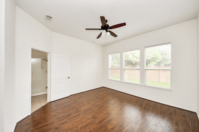 Building Photo - 19122 Mission Manor Ln