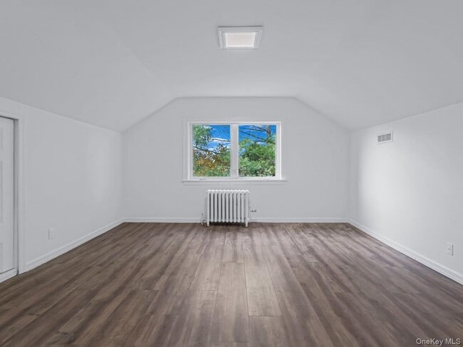 Building Photo - 14 Nirvana Ave