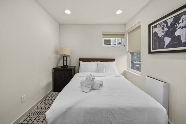 Building Photo - 5210b Brooklyn Ave NE