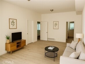 Building Photo - 1402 N San Remo Dr