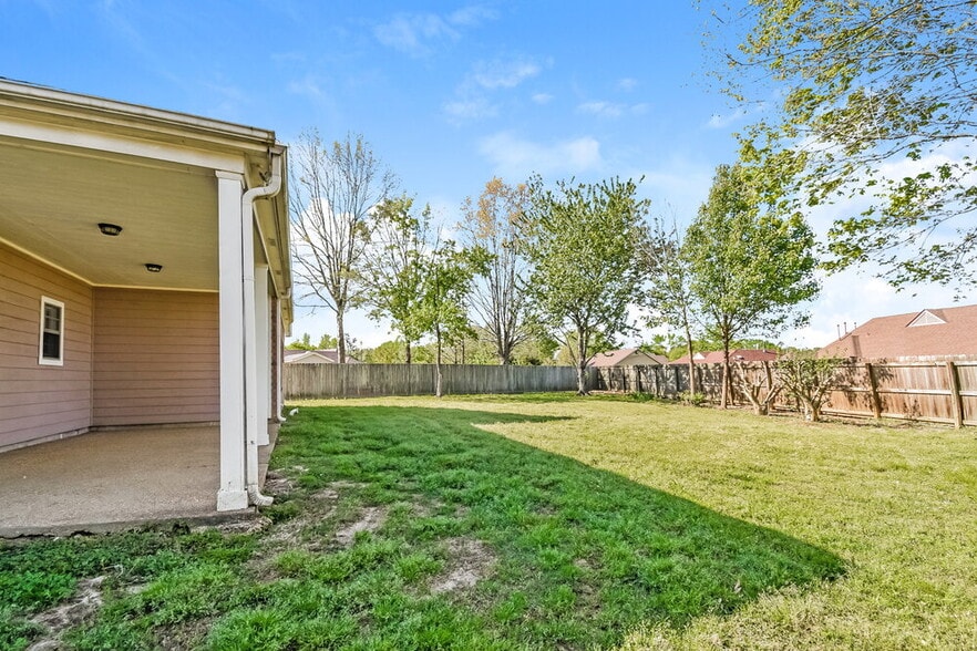 Building Photo - 120 Penny Ln