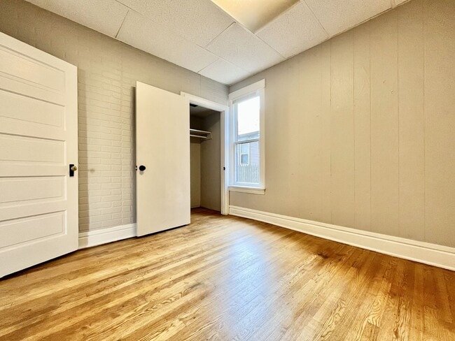 Building Photo - Five Bedroom Home in Muskegon