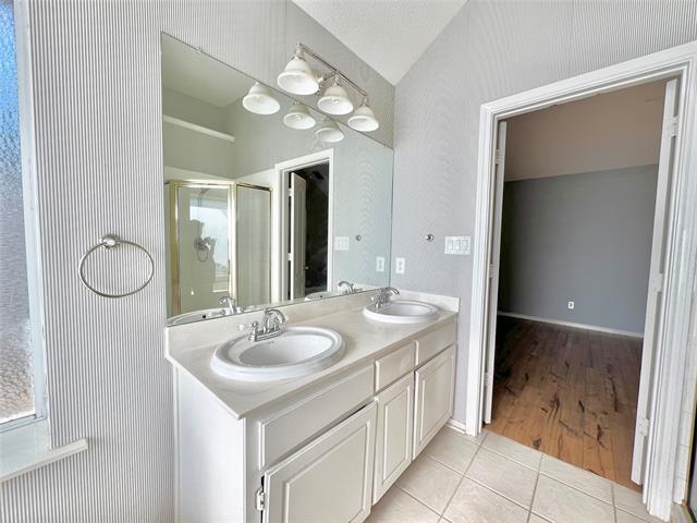 Building Photo - 1800 Quail Hollow Dr