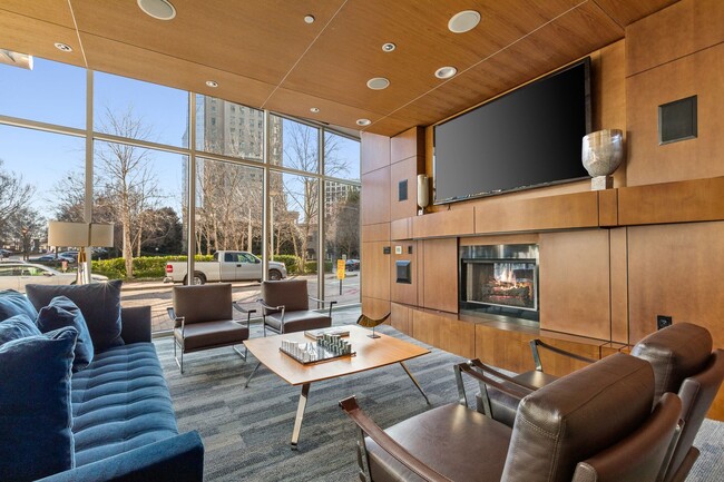 Building Photo - Gorgeous 1B/1B in Heart of Buckhead!