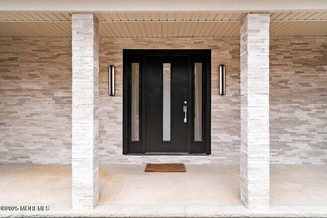 Building Photo - 527 Woodview Rd