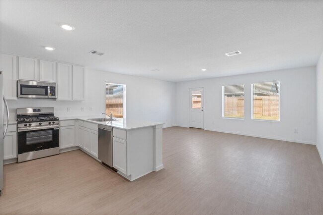 Building Photo - 28922 Rustic Windmill Wy