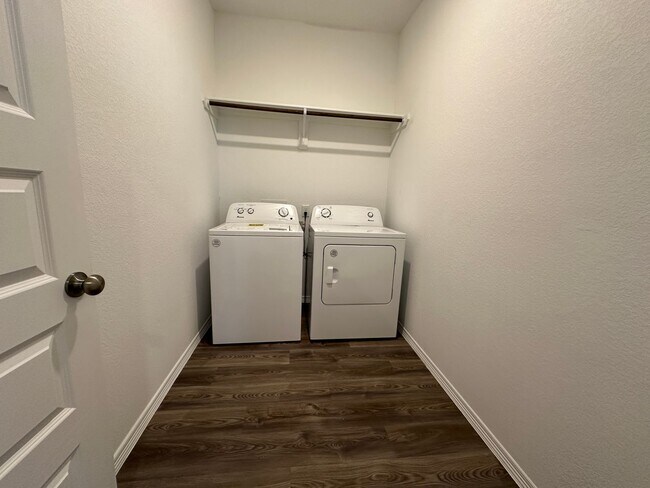 Building Photo - For Lease | 4 Bed, 2.5 Bath | 2,472 Sq Ft ...