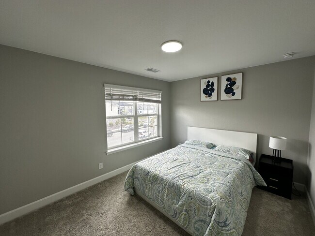 Building Photo - "Spacious 4-Bedroom Retreat in Aurora with 2.5 Baths in Murphy Creek!"